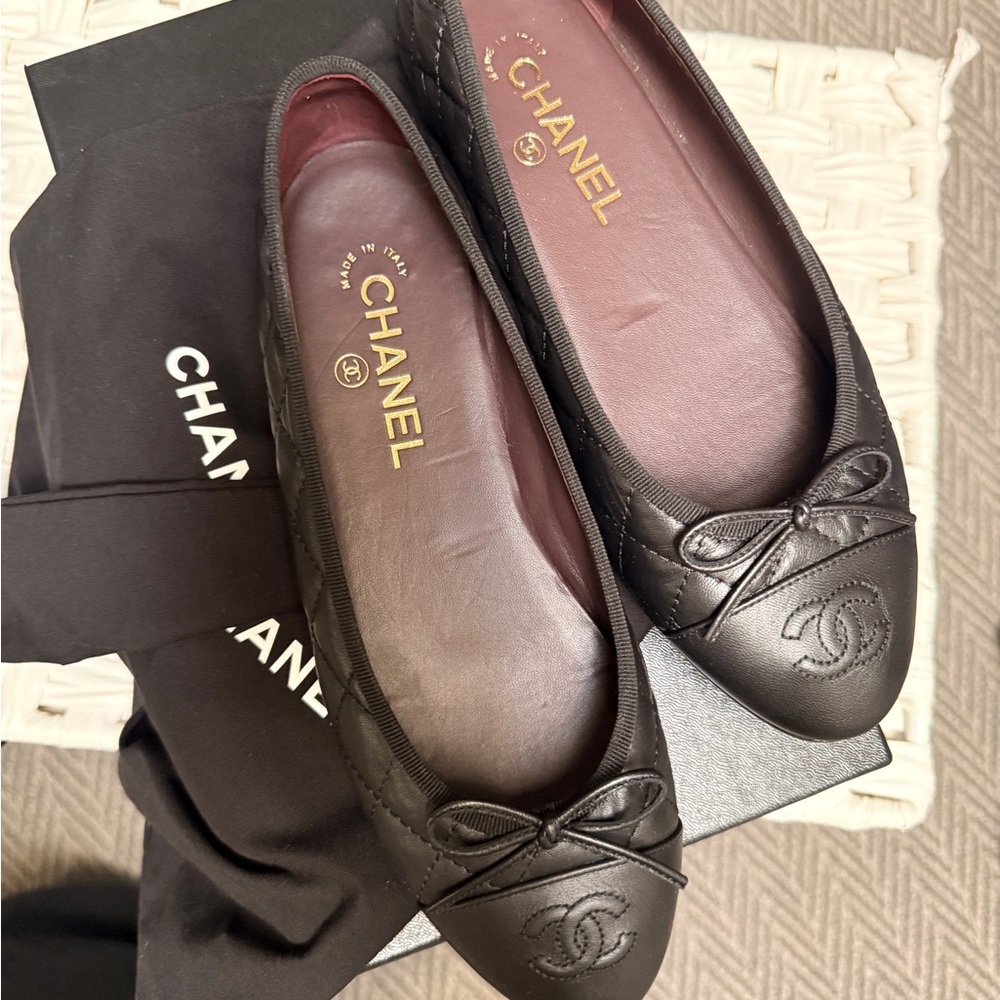 CHANEL Black Quilted Leather Ballet Flats SIZE 38